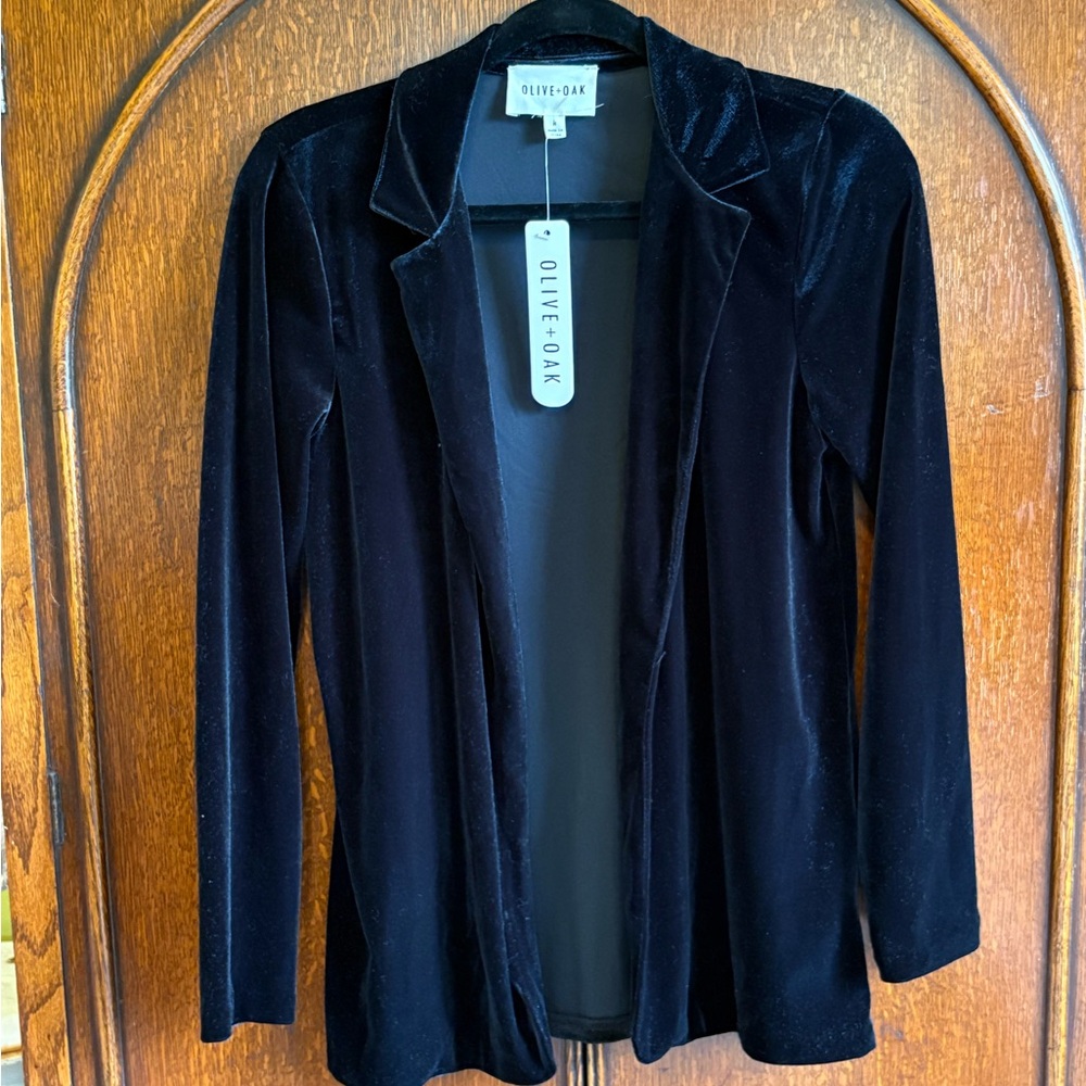 Olive & Oak Black Top NWT